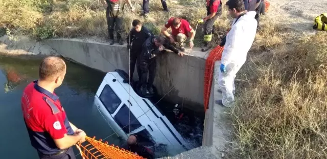 Otomobil sulama kanalına uçtu: 2 ölü