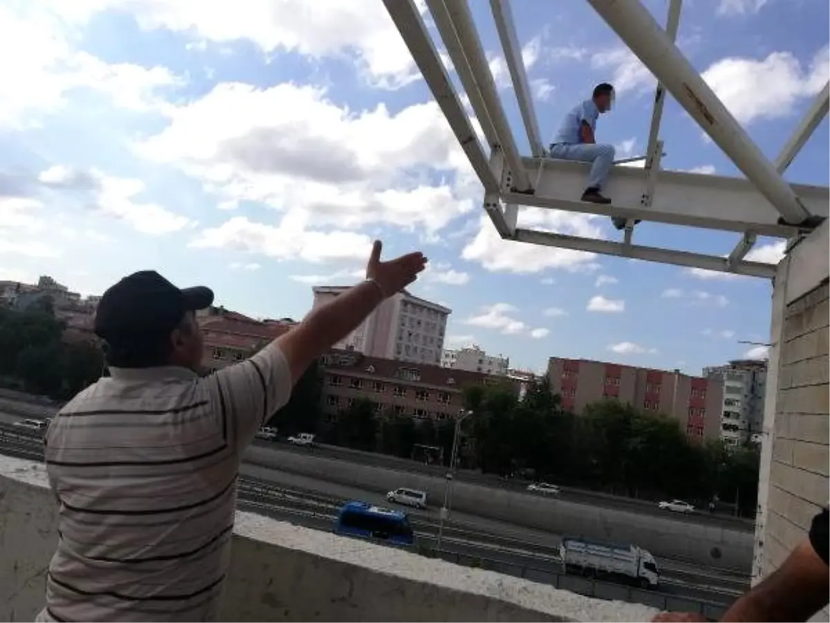 Parasını alamadığı iddiasıyla intihara kalkıştı