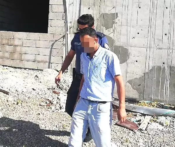 Parasını alamadığı iddiasıyla intihara kalkıştı Parasını alamadığı iddiasıyla intihara kalkıştı