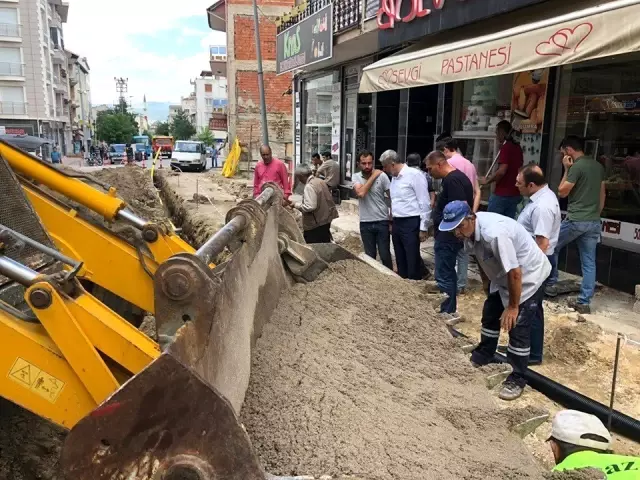 Simav'da doğalgaz hattı için ilk kazma vuruldu Simav'da doğalgaz hattı için ilk kazma vuruldu