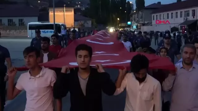 Van, Hakkari ve Bitlis'te binlerce kişi 15 Temmuz şehitlerini andı Van, Hakkari ve Bitlis'te binlerce kişi 15 Temmuz şehitlerini andı