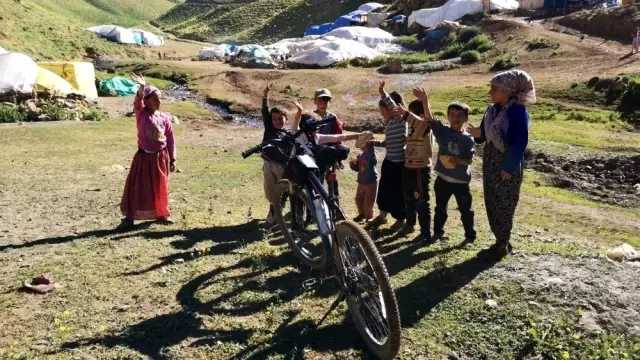 Yayladaki çocuklar için 3 bin rakımda pedal çevirdiler