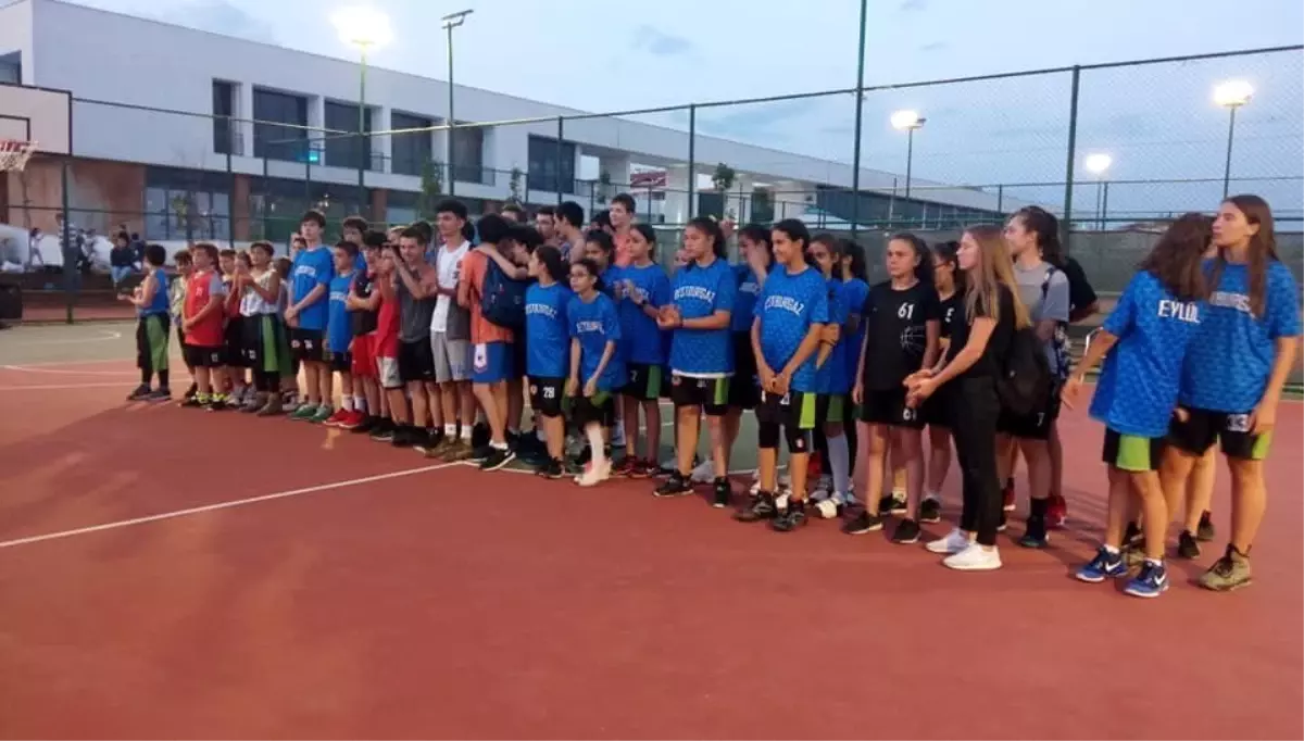 3x3 Sokak Basketbolu Turnuvası ödül töreniyle sona erdi