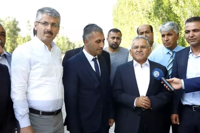 Büyükşehir'den Sarız'a 10 günde rekor yol Büyükşehir'den Sarız'a 10 günde rekor yol