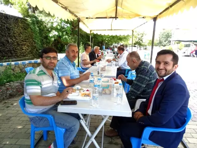 Dereköy'de hayır yemeği Dereköy'de hayır yemeği