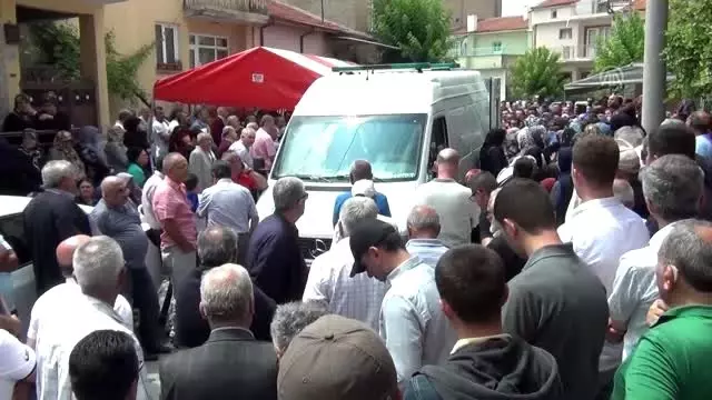 Eskişehir'deki kazada hayatını kaybedenler toprağa verildi Eskişehir'deki kazada hayatını kaybedenler toprağa verildi