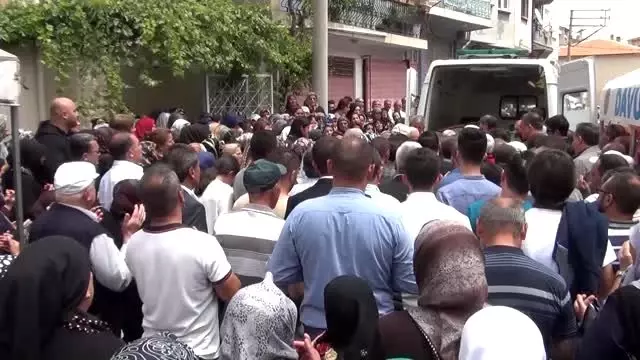 Eskişehir'deki kazada hayatını kaybedenler toprağa verildi Eskişehir'deki kazada hayatını kaybedenler toprağa verildi
