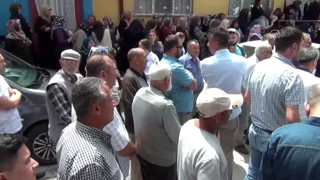 Eskişehir'deki kazada hayatını kaybedenler toprağa verildi Eskişehir'deki kazada hayatını kaybedenler toprağa verildi