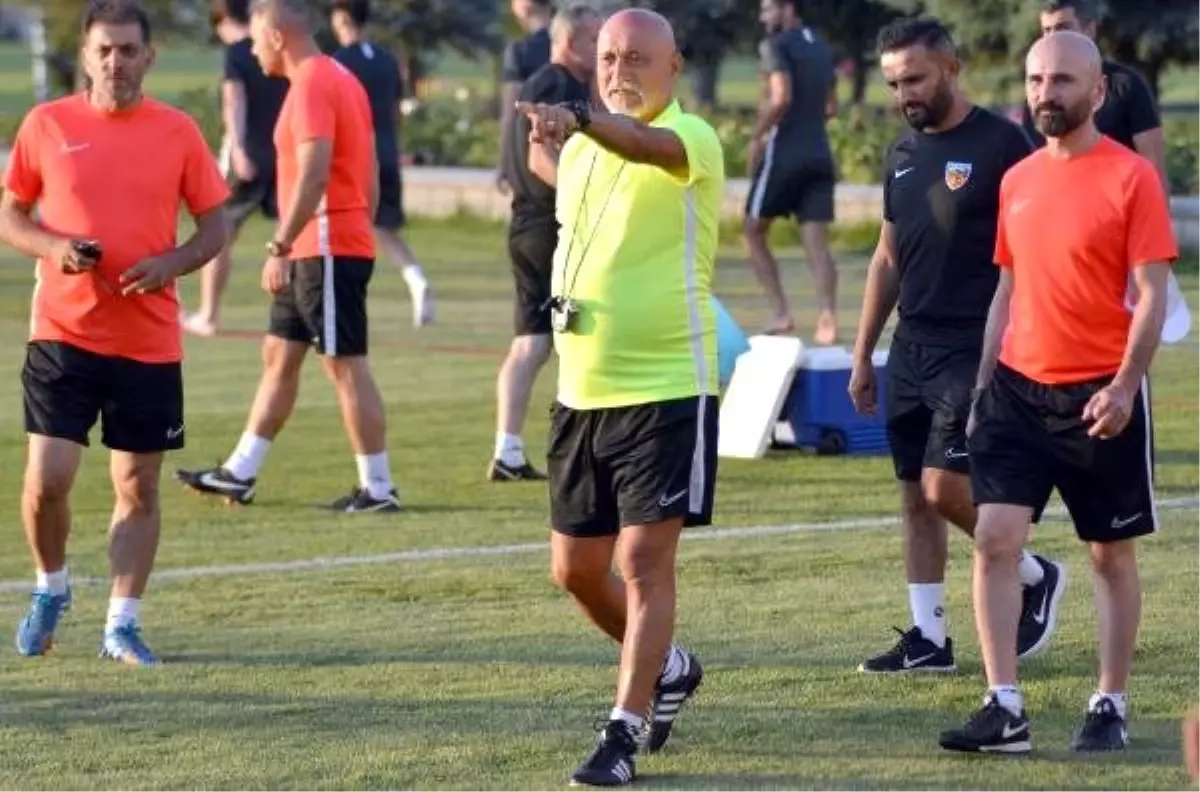 Hikmet Karaman: Kitap yazdığım zaman yer yerinden oynar