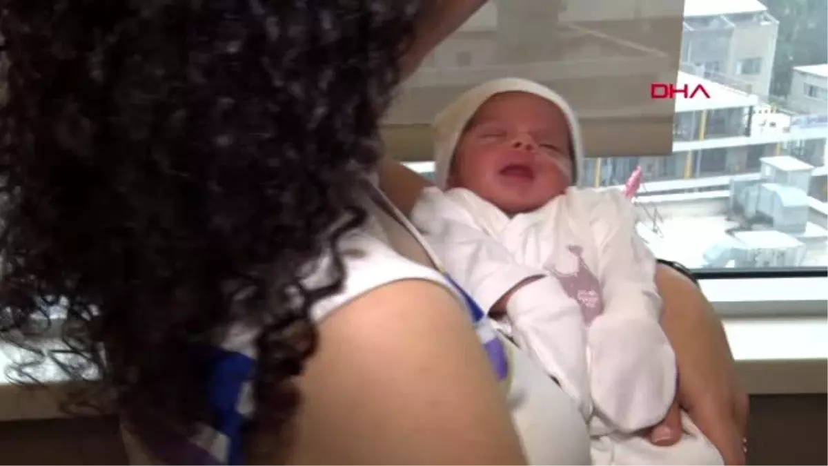 İSTANBUL Defne bebek dişleriyle dünyaya geldi