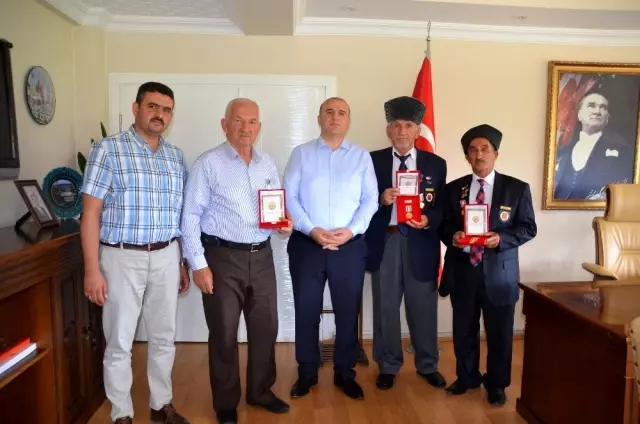 Kıbrıs gazilerine madalya Kıbrıs gazilerine madalya
