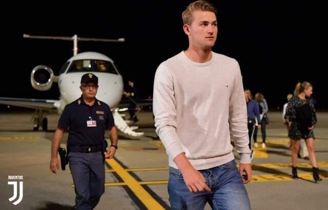 Matthijs de Ligt, Juventus'a imza atmak için Torino'da
