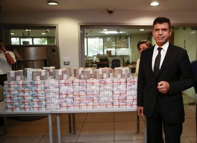 Milli Piyango'nun yılbaşı özel çekilişinde kazanılan büyük ikramiye bankada hazırlandı, talihlisini bekliyor