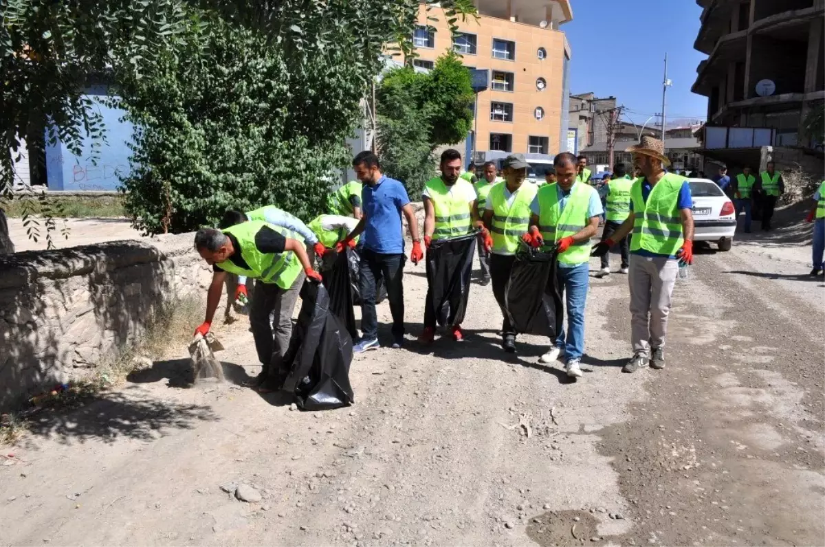 Yüksekova Belediyesinden çevre temizliği