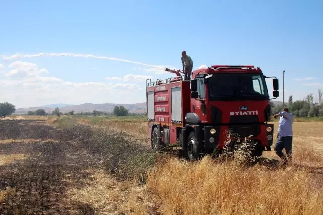 Arazide yangın çıktı, başkanın makam aracı da kül oldu Arazide yangın çıktı, başkanın makam aracı da kül oldu