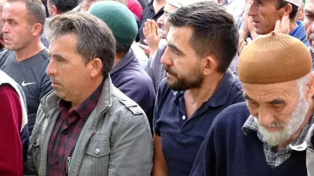 Aynı gün 6 aylık hamile eşi, anne ve babasını toprağa verdi