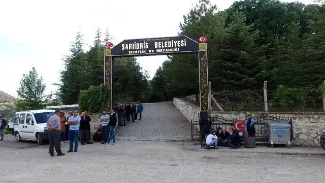 Aynı gün 6 aylık hamile eşi, anne ve babasını toprağa verdi
