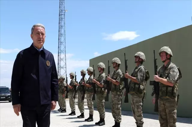 Bakan Akar sınırın sıfır noktasında