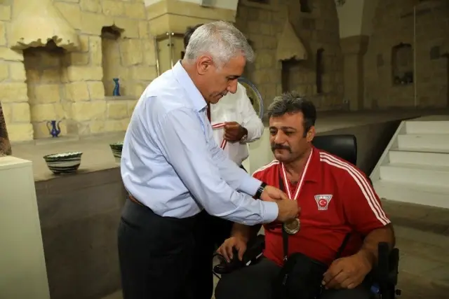 Başkan Güder'den şampiyon sporcuya kutlama