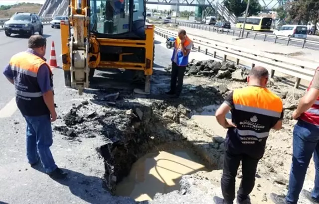 Büyükçekmece D-100 karayolunda çökme