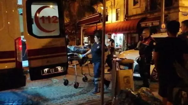 Camide uyuyakaldı, gece yarısı uyanıp ikinci kattan atlayınca hastanelik oldu Camide uyuyakaldı, gece yarısı uyanıp ikinci kattan atlayınca hastanelik oldu