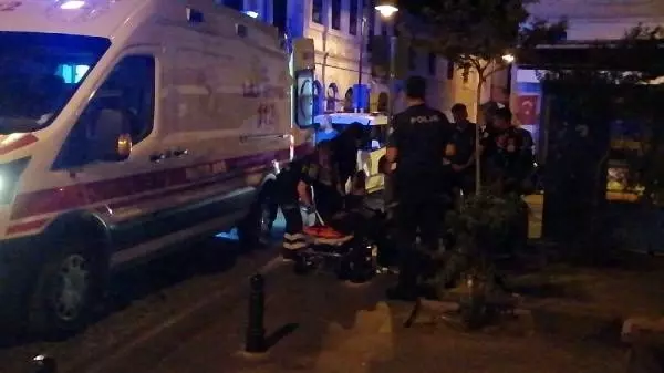 Camide uyuyakaldı, gece yarısı uyanıp ikinci kattan atlayınca hastanelik oldu Camide uyuyakaldı, gece yarısı uyanıp ikinci kattan atlayınca hastanelik oldu