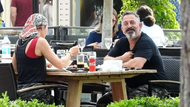 Cem Yılmaz'ın yaşlı hali Defne Samyeli'yi kahkahalara boğdu Cem Yılmaz'ın yaşlı hali Defne Samyeli'yi kahkahalara boğdu