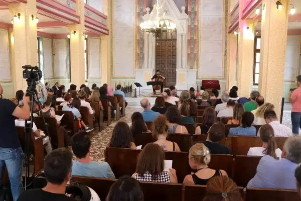 Edirne'de viyolonsel sanatçısı Weinstein'den müzik şöleni Edirne'de viyolonsel sanatçısı Weinstein'den müzik şöleni