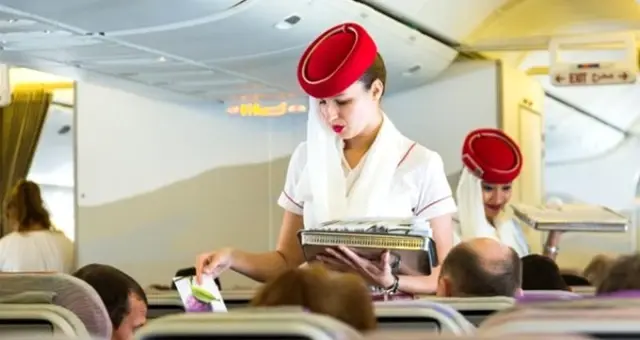 Emirates Havayolu 15 bin lira maaşla Türkiye'de kabin memurları arıyor