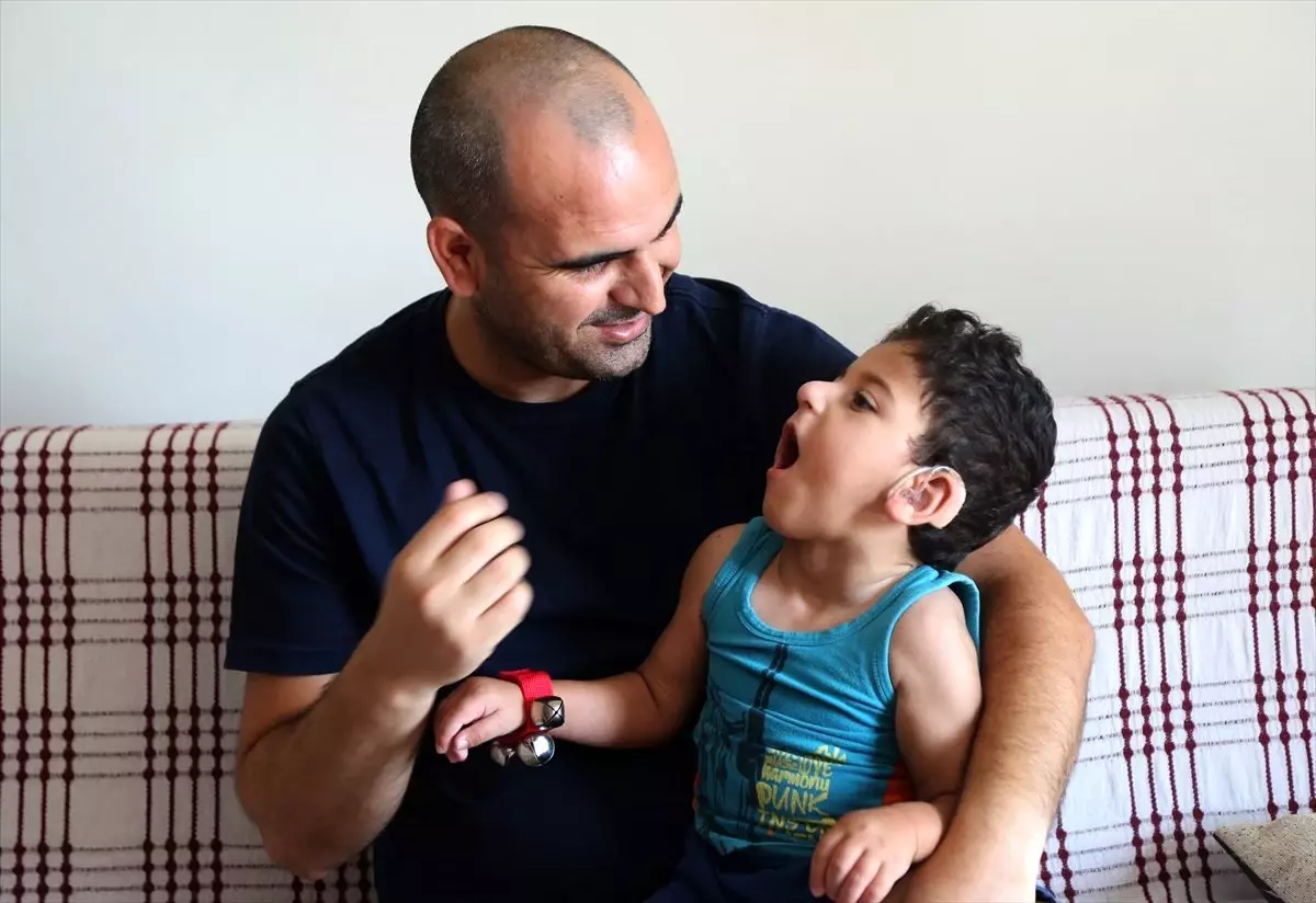 Hayatını doğuştan engelli çocuğuna adadı