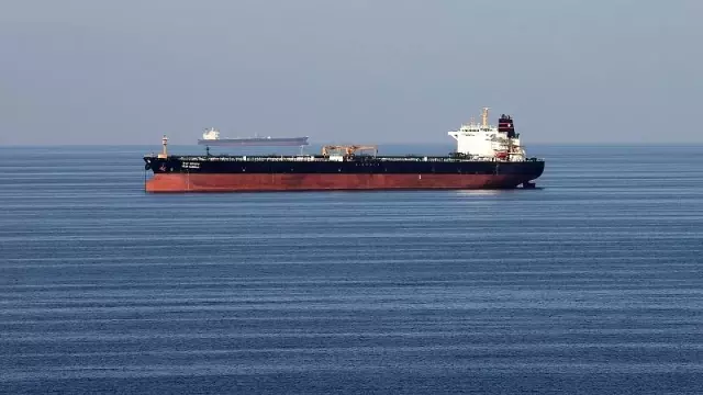 İran Basra Körfezi'nde yabancı petrol tankerini alıkoydu