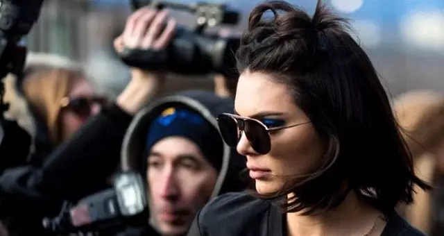 Kendall Jenner çıplak fotoğrafıyla takipçilerinin aklını başından aldı! Kendall Jenner çıplak fotoğrafıyla takipçilerinin aklını başından aldı!