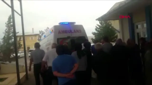Kullandığı araçla duvara çarptı: 1 ölü, 1 yaralı Kullandığı araçla duvara çarptı: 1 ölü, 1 yaralı