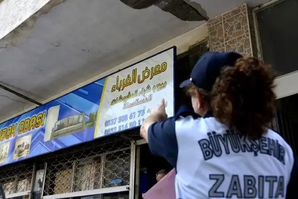 Mersin'de Arapça tabelalar Türkçeleşiyor