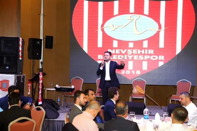 Nevşehir'de kırmızı beyaz gece