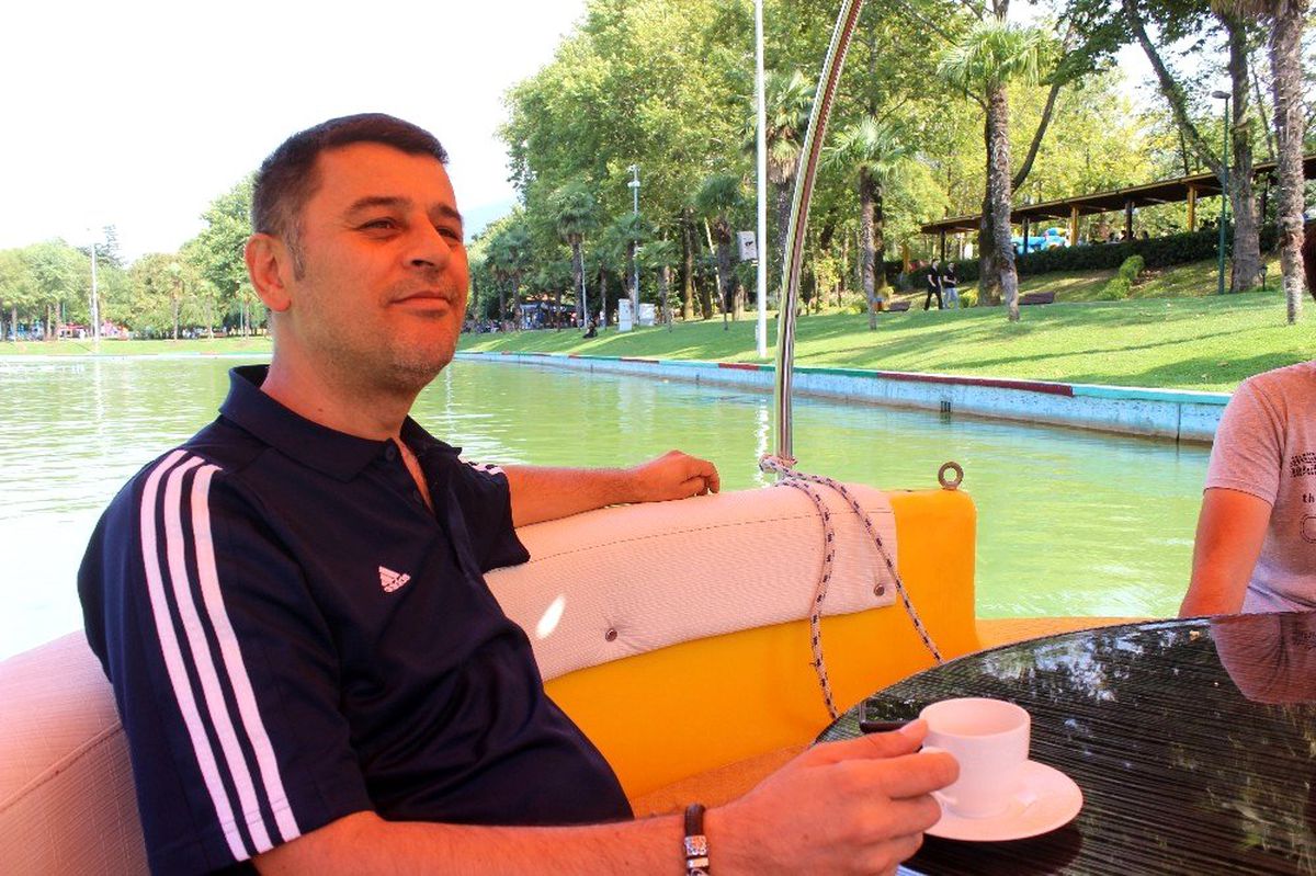 Bursa'da yüzen kafeye turistler büyük ilgi gösteriyor! Saati 225 lira