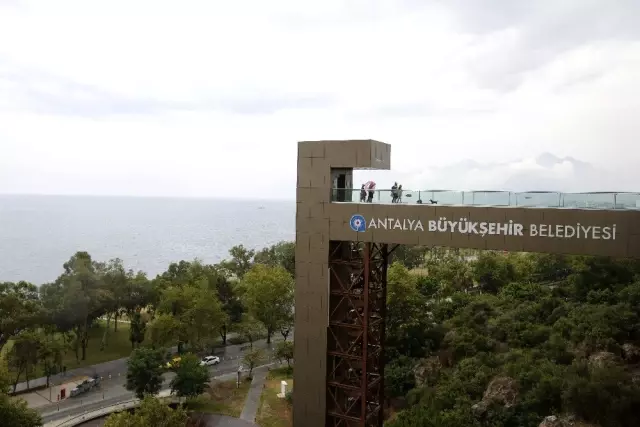 Panoramik asansörler kullanıma açıldı Panoramik asansörler kullanıma açıldı