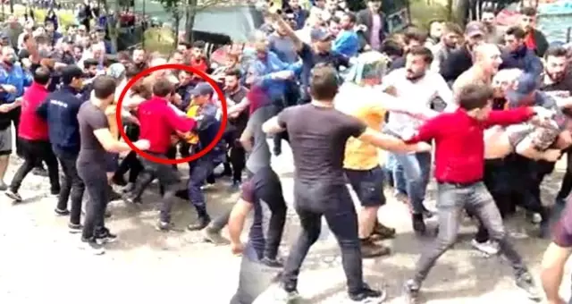 IKBY bayrağı açtığı için PKK sempatizanı sanılan turist, linç edildi IKBY bayrağı açtığı için PKK sempatizanı sanılan turist, linç edildi