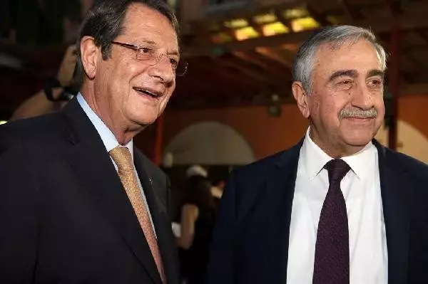 Rum yönetimi lideri Anastasiadis, Akıncı ile görüşmeye hazır olduğunu açıkladı