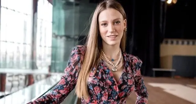 Serenay Sarıkaya bikinili pozuyla takipçilerini heyecanlandırdı Serenay Sarıkaya bikinili pozuyla takipçilerini heyecanlandırdı