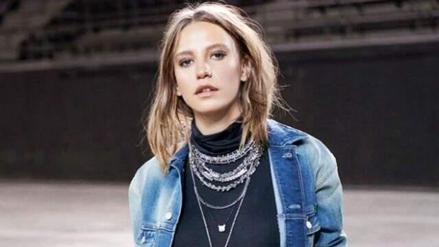 Serenay Sarıkaya bikinili pozuyla takipçilerini heyecanlandırdı