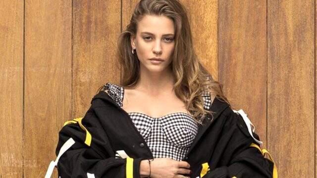Serenay Sarıkaya bikinili pozuyla takipçilerini heyecanlandırdı