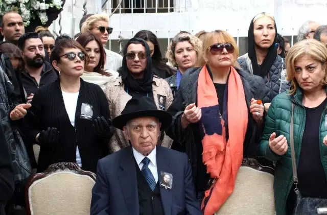 Sezen Aksu'nun babası yoğun bakımda Sezen Aksu'nun babası yoğun bakımda