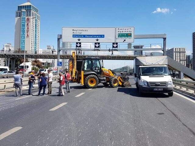 Son dakika! İstanbul D-100 Karayolu'nda çökme! Ankara yönü trafiğe kapatıldı