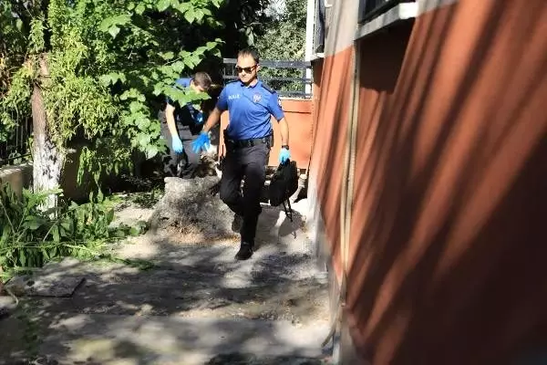 Şüpheli valizlerden kışlık kıyafet çıktı