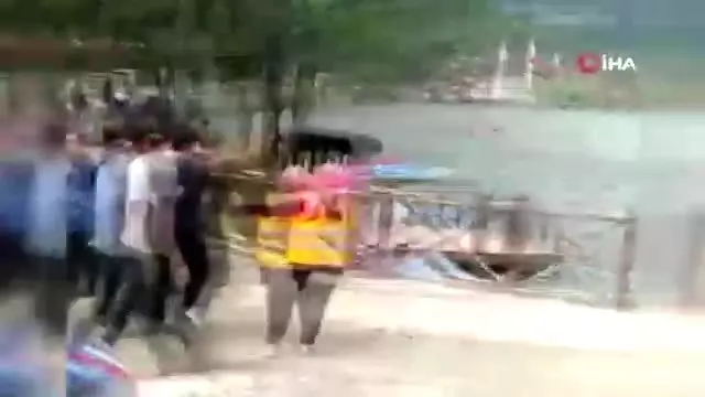 IKBY bayrağı açtığı için PKK sempatizanı sanılan turist, linç edildi IKBY bayrağı açtığı için PKK sempatizanı sanılan turist, linç edildi