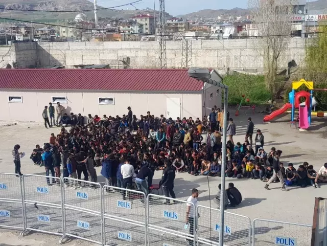 9 günde bin 535 kaçak göçmen yakalandı 9 günde bin 535 kaçak göçmen yakalandı