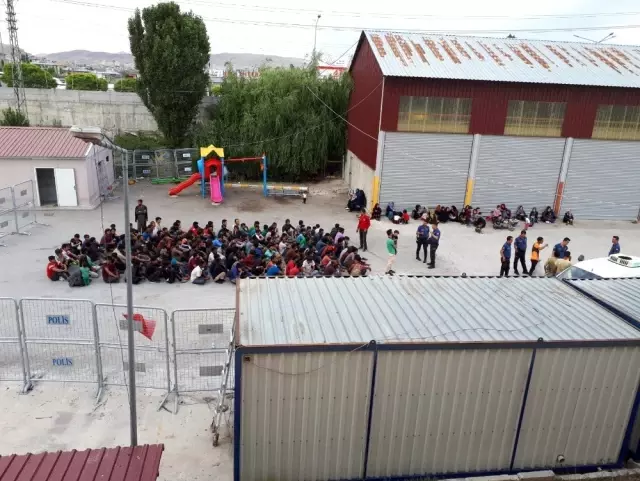 9 günde bin 535 kaçak göçmen yakalandı 9 günde bin 535 kaçak göçmen yakalandı