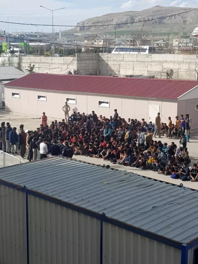 9 günde bin 535 kaçak göçmen yakalandı 9 günde bin 535 kaçak göçmen yakalandı