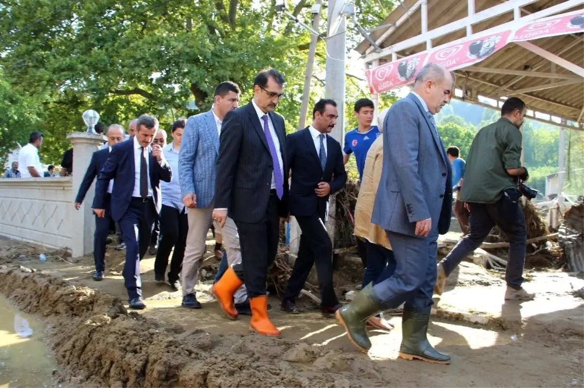 Bakan Dönmez, sel bölgesinde